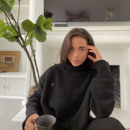 Aneliz Aguilar posing for the photo.